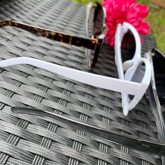 Black frame with smokey black lens - Picture 3 of 3